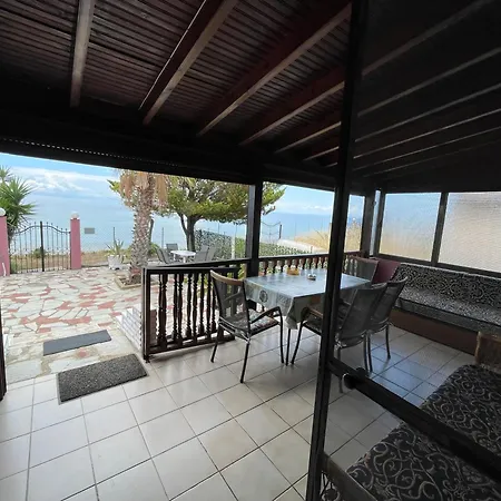 Дом отдыха Sea Front Loutra Elevtheron
