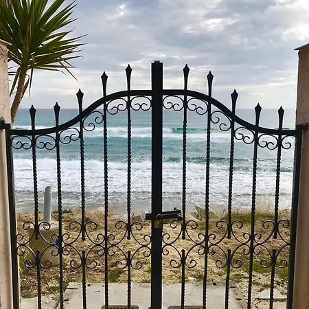 בית נופש Sea Front *