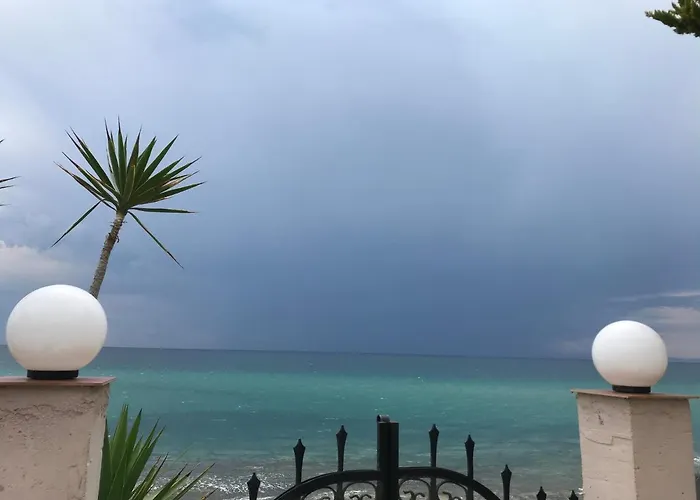 Sea Front 度假居 Loutra Elevtheron